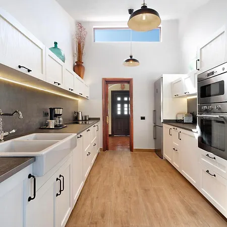 Esselle סן מיגל דה אבונה