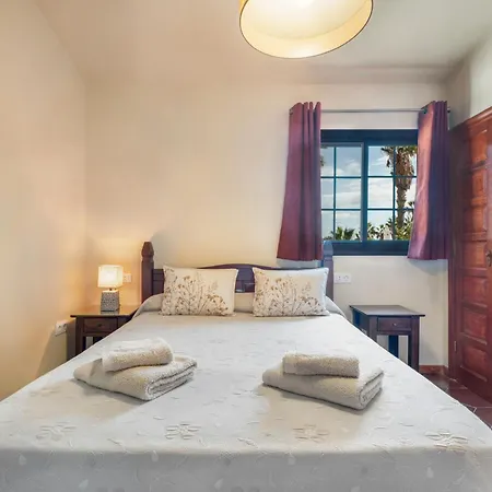 Esselle סן מיגל דה אבונה