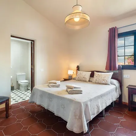 Esselle סן מיגל דה אבונה