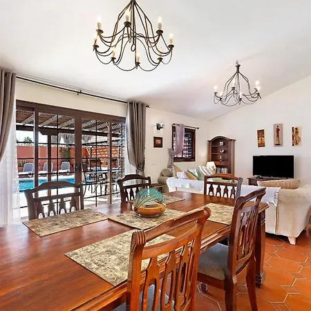 Esselle Villa